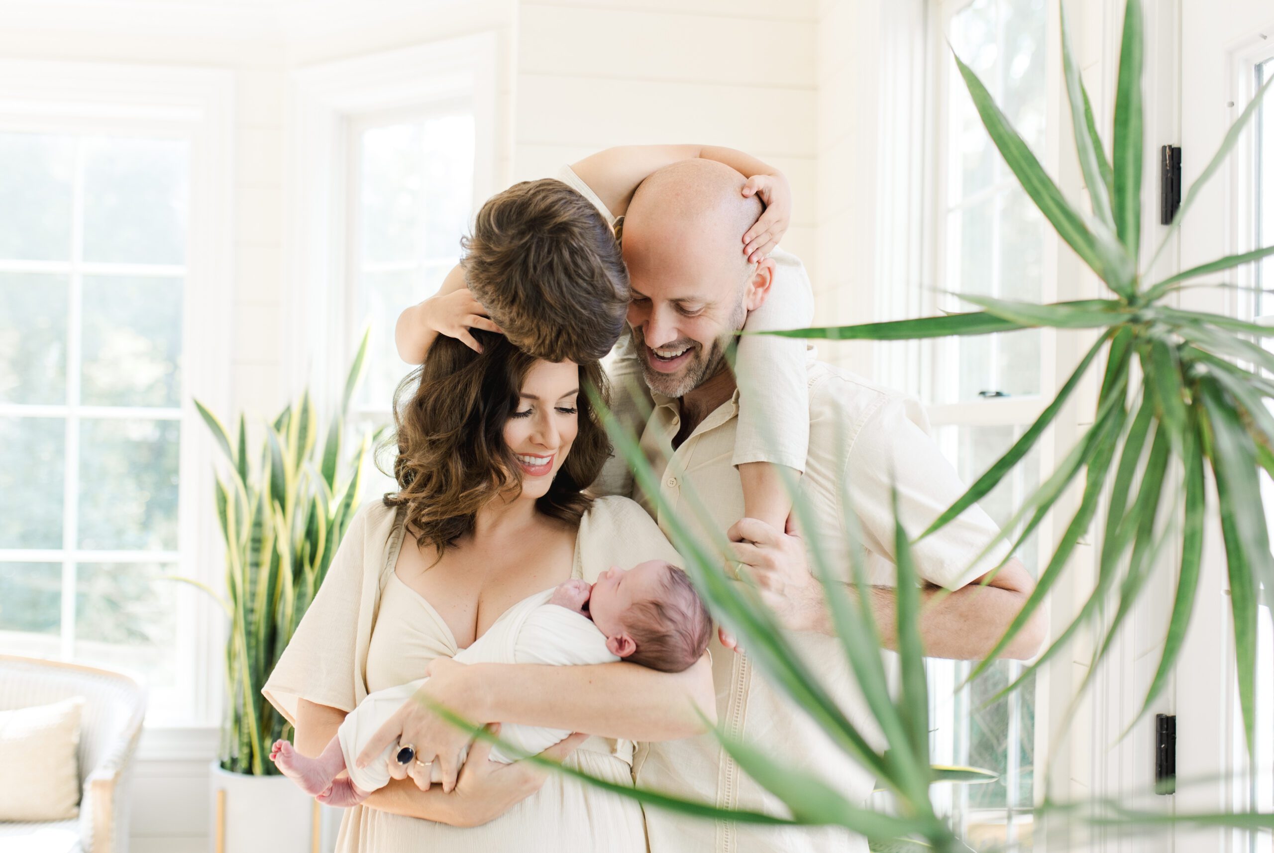 10 Tips for a Successful Newborn Session with a Toddler 10 Tips for a Successful Newborn Session with a Toddler